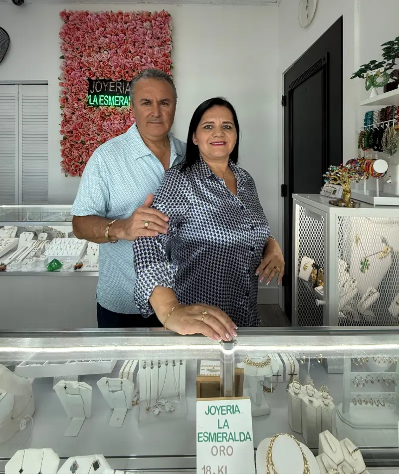 Propietarios La Esmeralda Yandra y Guillermo, propietarios de la joyeria La Esmeralda
